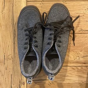 Never worn - Chaco hiking shoes - women’s 9